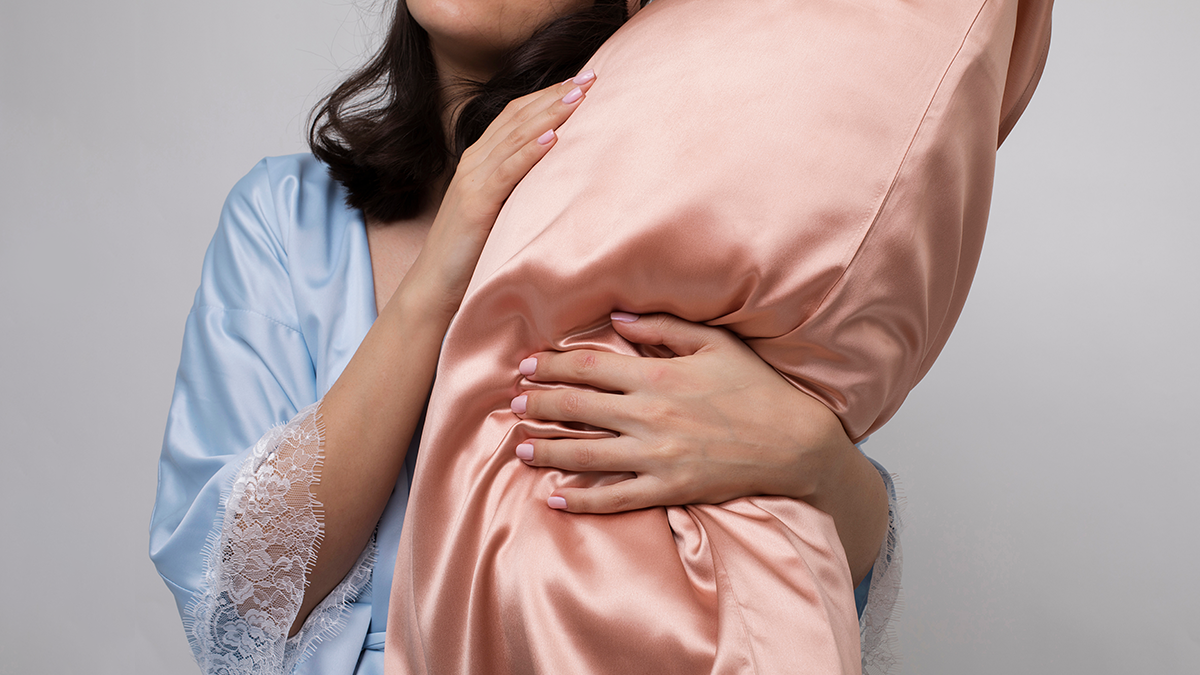 Dormir sur une taie d'oreiller en soie: les bienfaits pour votre sommeil